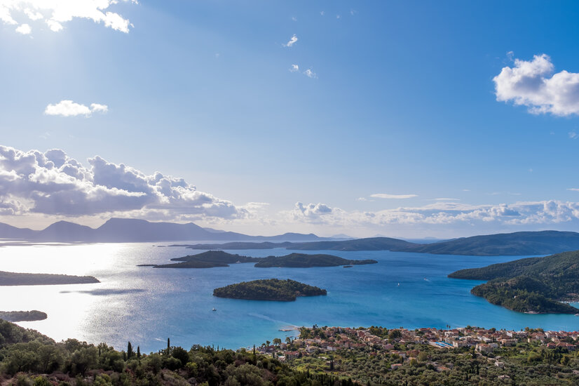 Bucht von Nidri auf Lefkas | © Envato Elements Bucht von Nidri auf Lefkas | © Envato Elements