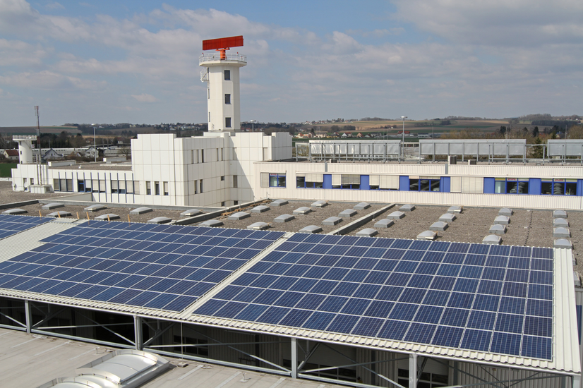 Photovoltaikanlage auf Dach Kalthalle | © Linz Airport Photovoltaikanlage auf Dach Kalthalle | © Linz Airport
